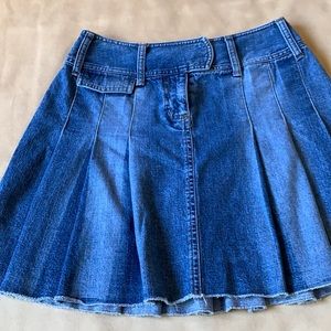 Pleated denim skirt